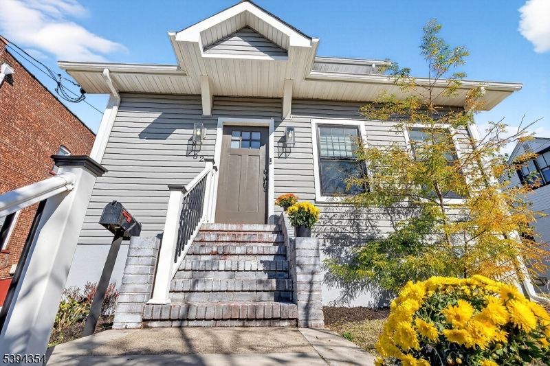 Exterior, Facade, None