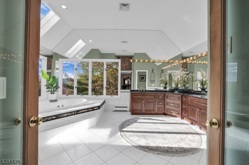 Bathroom, Interior, Recessed Lighting