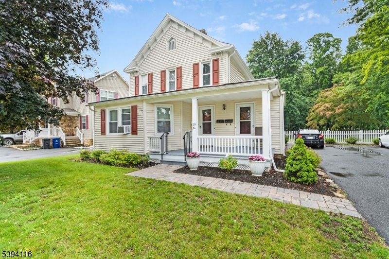 Backyard, Exterior, Facade, Queen Anne Victorian