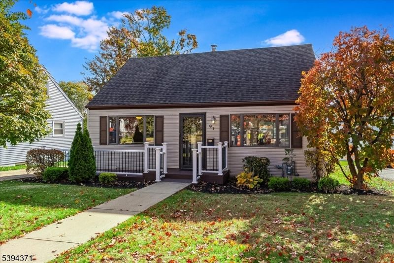Exterior, Facade, Cape Cod