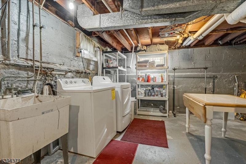 Interior, Washer, Wooden Beams