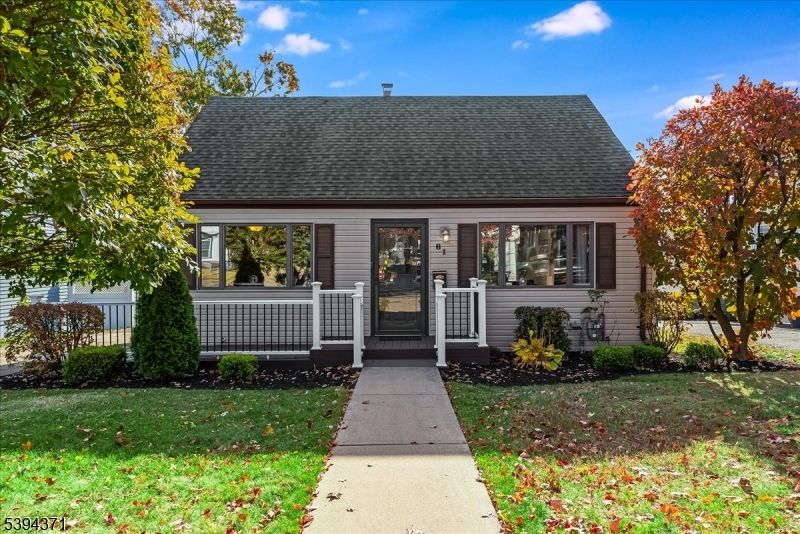 Exterior, Facade, Cape Cod