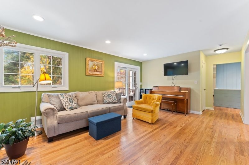 Interior, Living room, Piano, Recessed Lighting, Wood Texture Flooring
