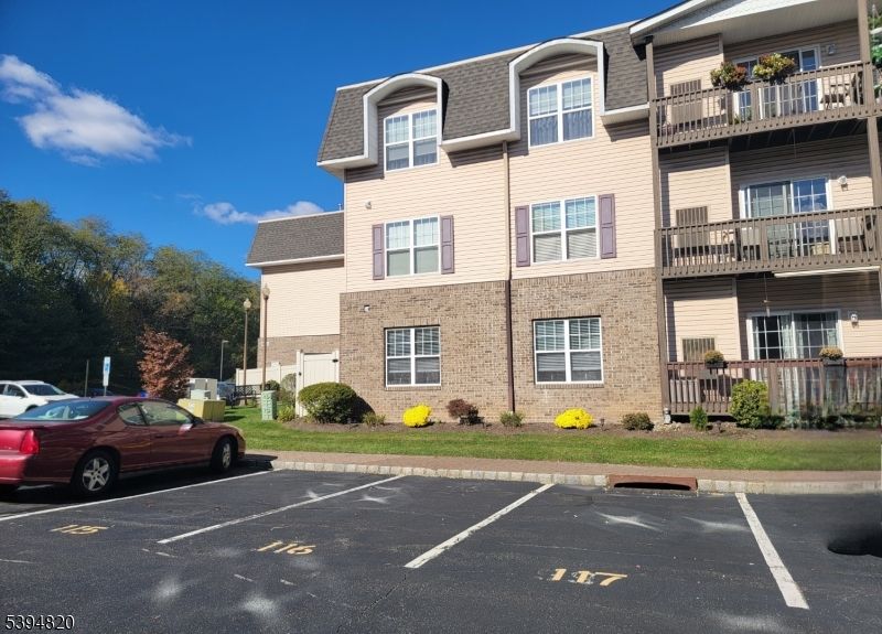 Exterior, Facade, Brick Facade, Rowhouse