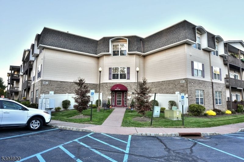 Exterior, Facade, Brick Facade, Rowhouse