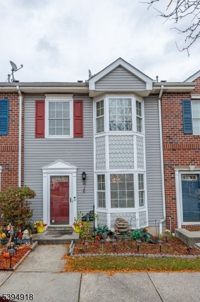 Exterior, Facade, Brick Facade, Rowhouse