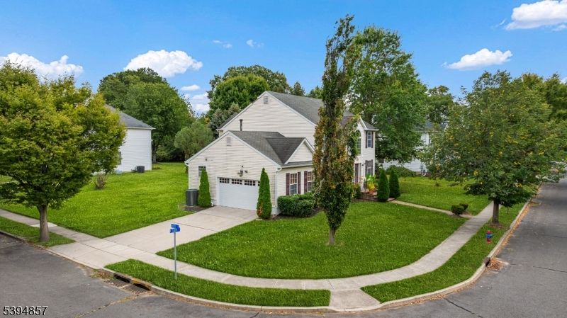 Attached, Exterior, Facade, None