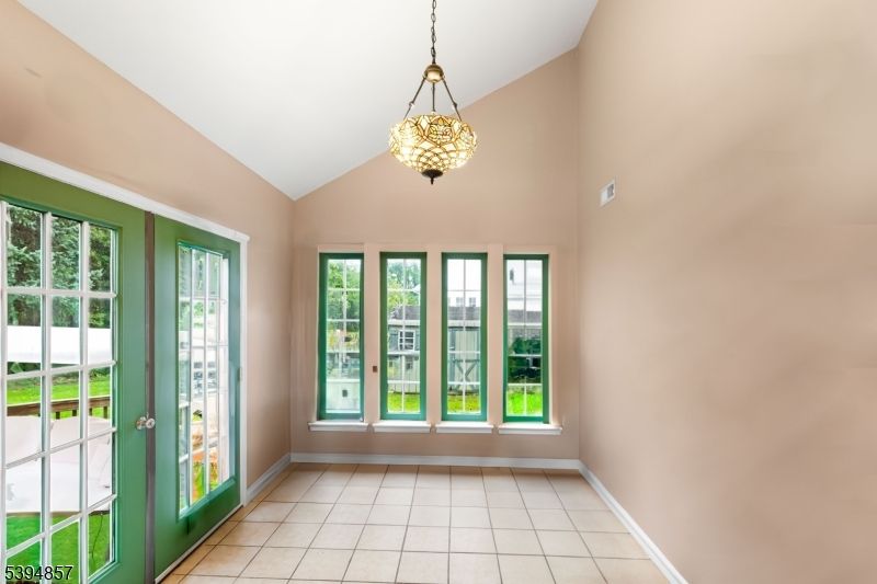 Chandelier, Empty room, Interior, Pendant Lights