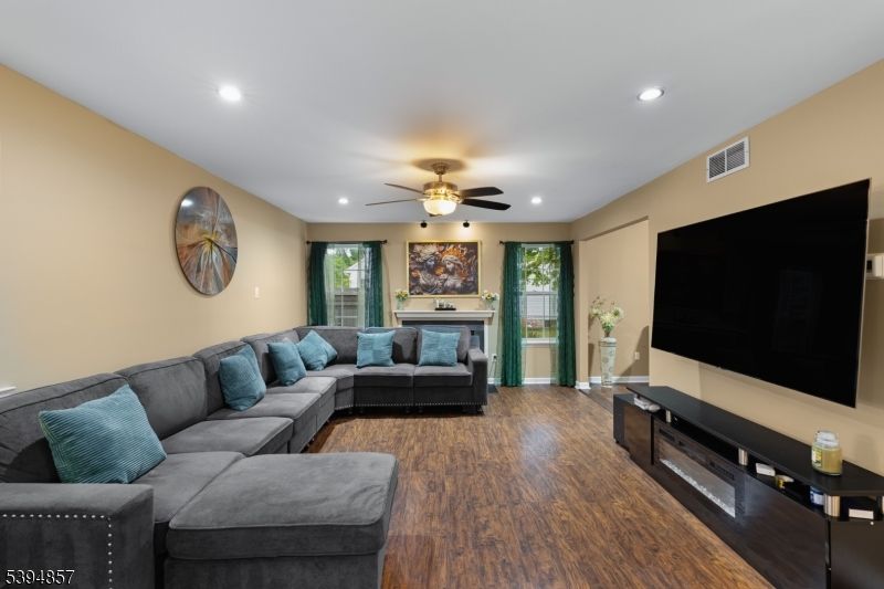 Interior, Living room, Recessed Lighting, Wood Texture Flooring