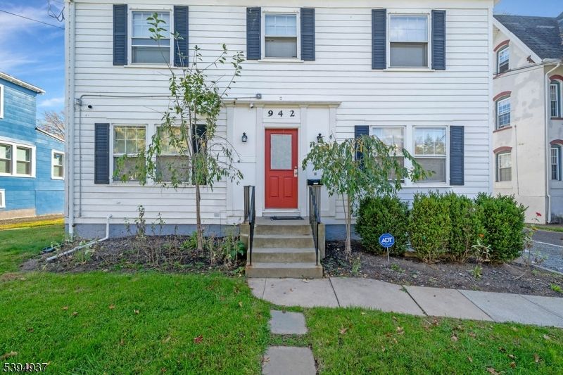 Exterior, Facade, Georgian