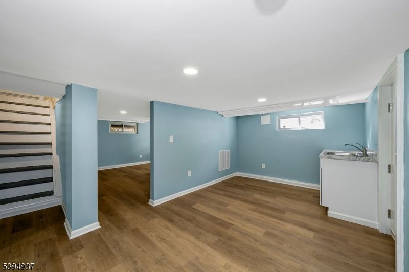 Empty room, Interior, Recessed Lighting, Washer, Wood Texture Flooring