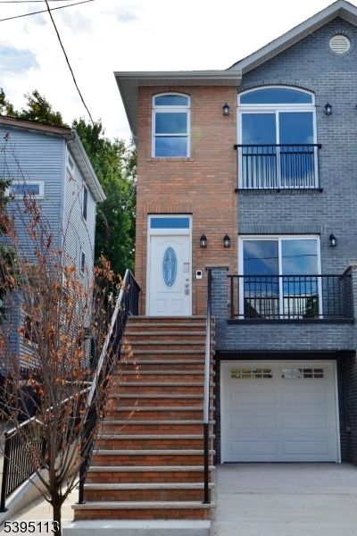 Attached, Exterior, Facade, Brick Facade, Rowhouse