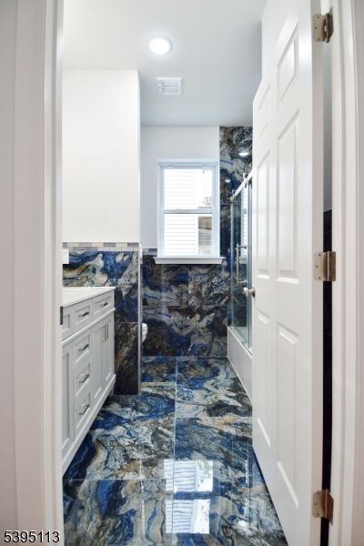 Bathroom, Interior, Recessed Lighting