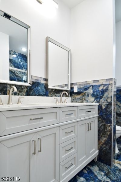 Bathroom, Dual Sink Vanities, Interior, Recessed Lighting