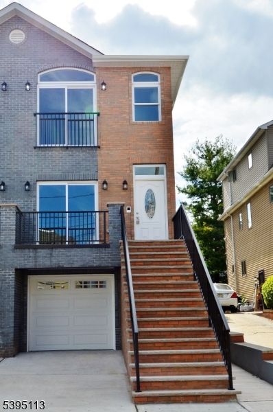 Attached, Exterior, Facade, Brick Facade, Rowhouse