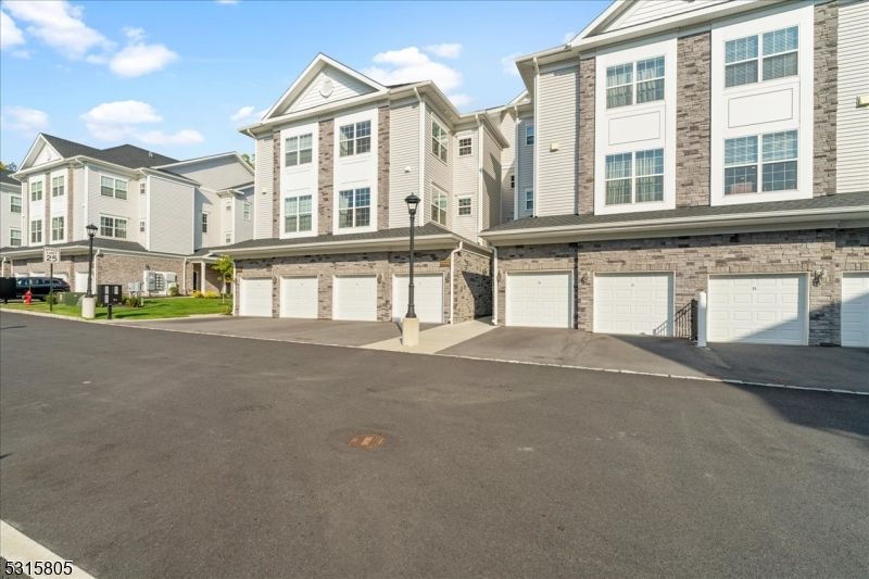 Attached, Exterior, Facade, Rowhouse