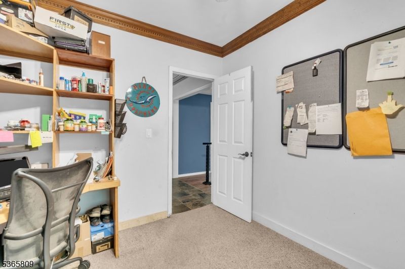 Home Office, Interior