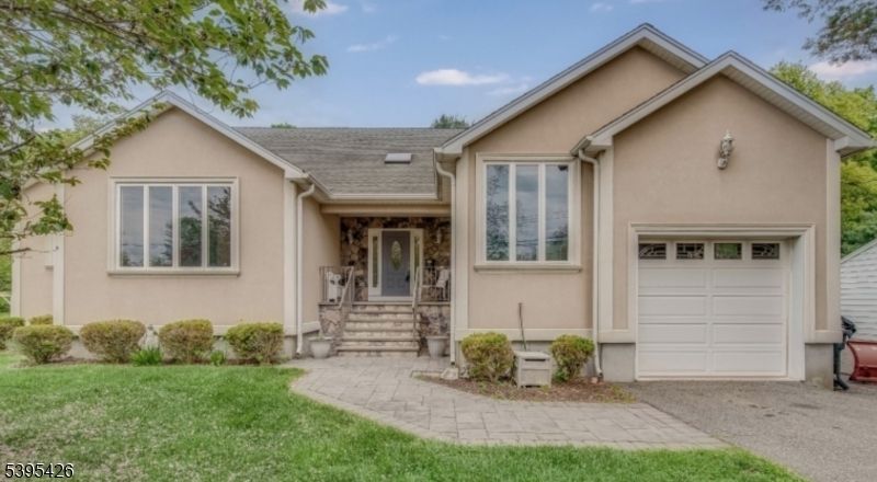 Attached, Exterior, Facade, None