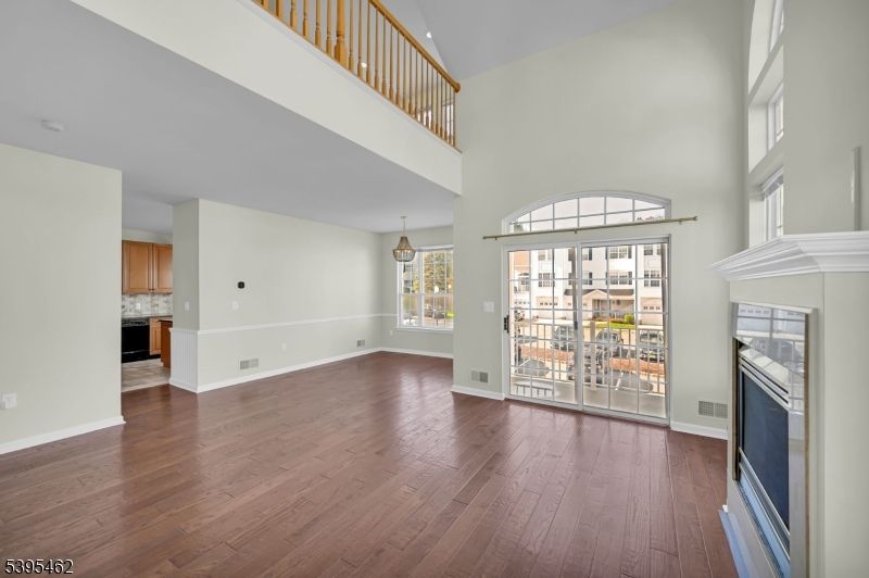 Interior, Pendant Lights, Wood Texture Flooring