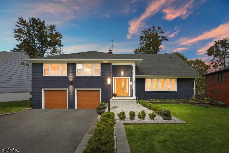 Attached, Exterior, Facade, Raised Ranch