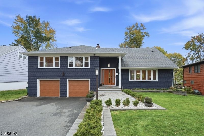 Attached, Exterior, Facade, Raised Ranch