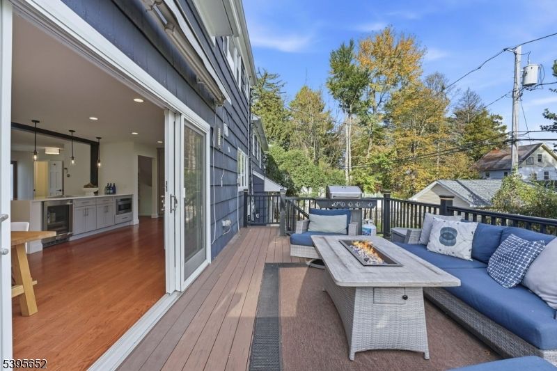 Exterior, Outdoor Kitchen, Wood Texture Flooring
