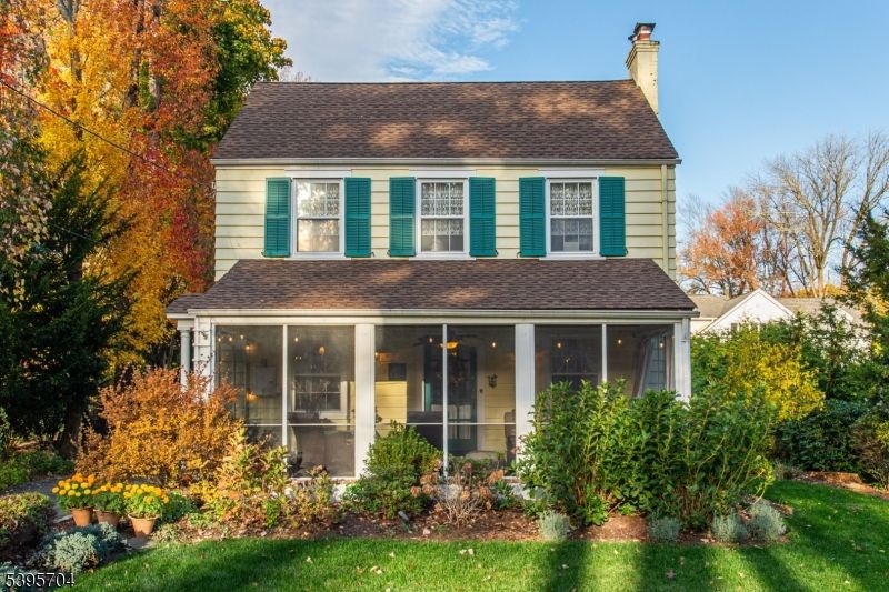 Exterior, Facade, American Foursquare