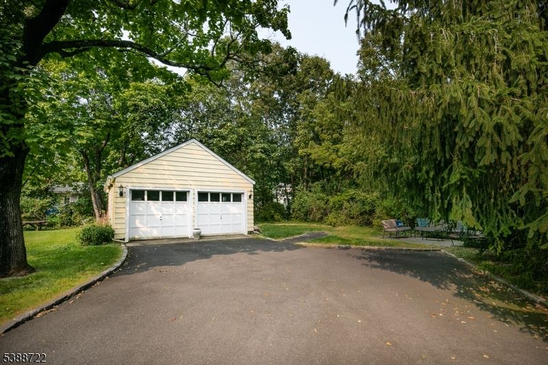 Detached Garage, Exterior