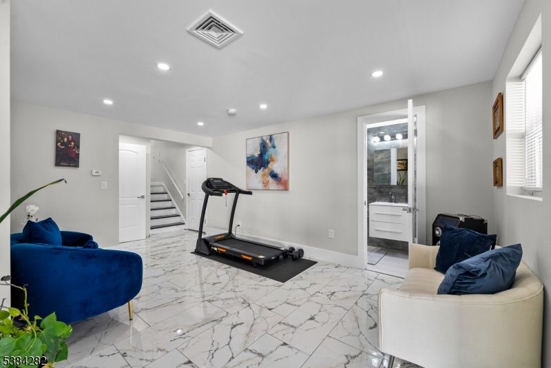 Fitness Equipment, Interior, Living room, Marble, Recessed Lighting