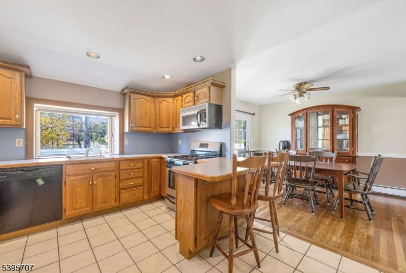 Dining room, Interior, Kitchen, Recessed Lighting, Wood Texture Flooring