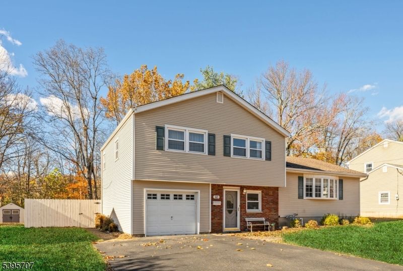 Attached, Exterior, Facade, Brick Facade, Split Level