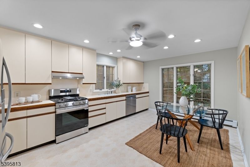 Dining room, Interior, Kitchen, Recessed Lighting, Stainless Steel Appliances