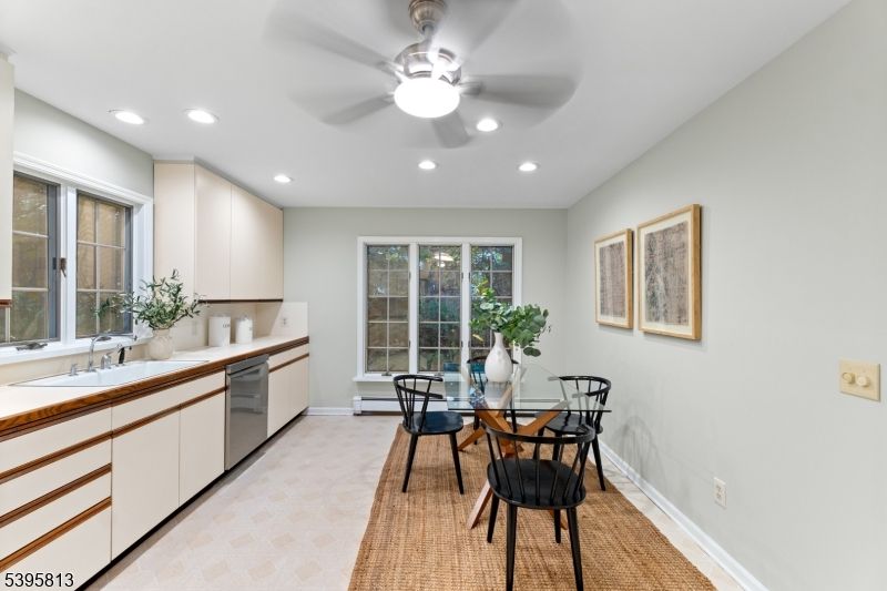 Dining room, Interior, Kitchen, Recessed Lighting