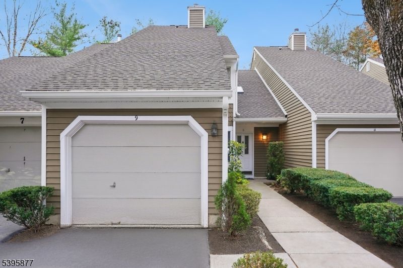 Attached, Exterior, Facade, None