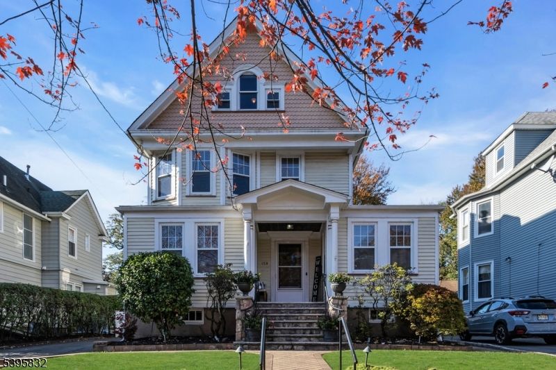Exterior, Facade, Queen Anne Victorian