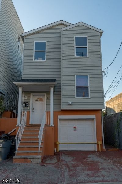 Attached, Exterior, Facade, Rowhouse