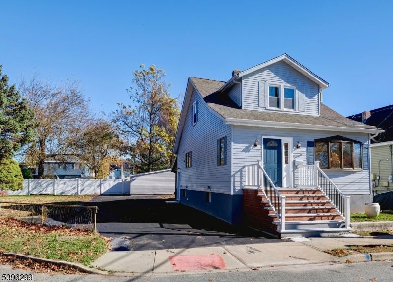 Exterior, Facade, Cape Cod