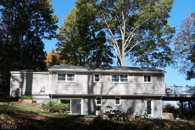 Exterior, Facade, Raised Ranch