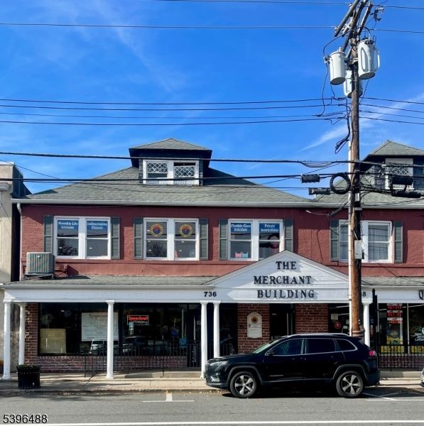 Exterior, Facade, American Foursquare