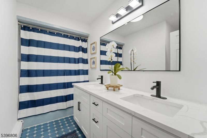 Bathroom, Dual Sink Vanities, Interior