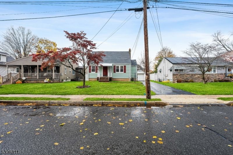 Exterior, Facade, Cape Cod