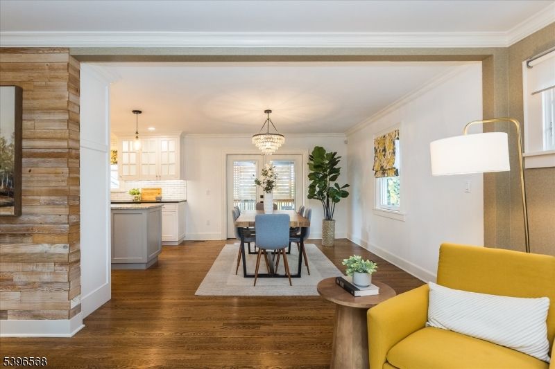 Chandelier, Dining room, Interior, Kitchen, Pendant Lights, Wood Texture Flooring