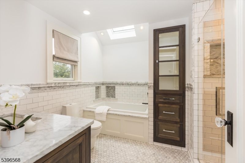Bathroom, Interior, Recessed Lighting