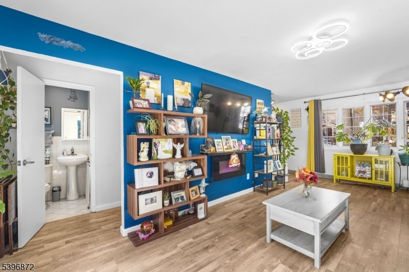 Bathroom, Interior, Pendant Lights, Wood Texture Flooring