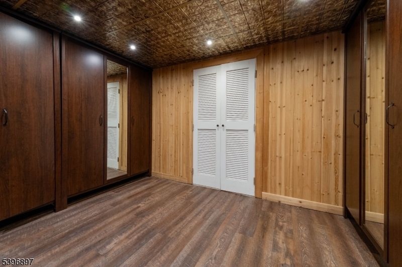 Empty room, Interior, Recessed Lighting, Wood Texture Flooring, Wooden Walls