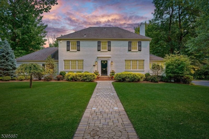 Exterior, Facade, Georgian