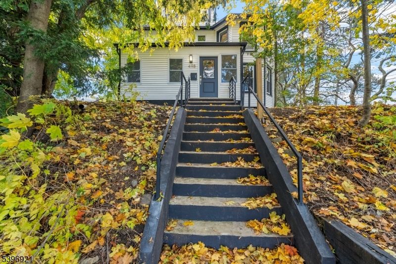 Exterior, Facade, None