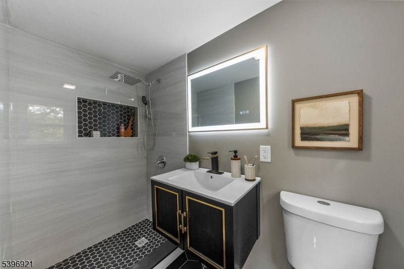 Bathroom, Interior, Recessed Lighting