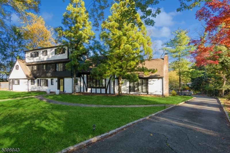 Backyard, Exterior, Facade, Raised Ranch
