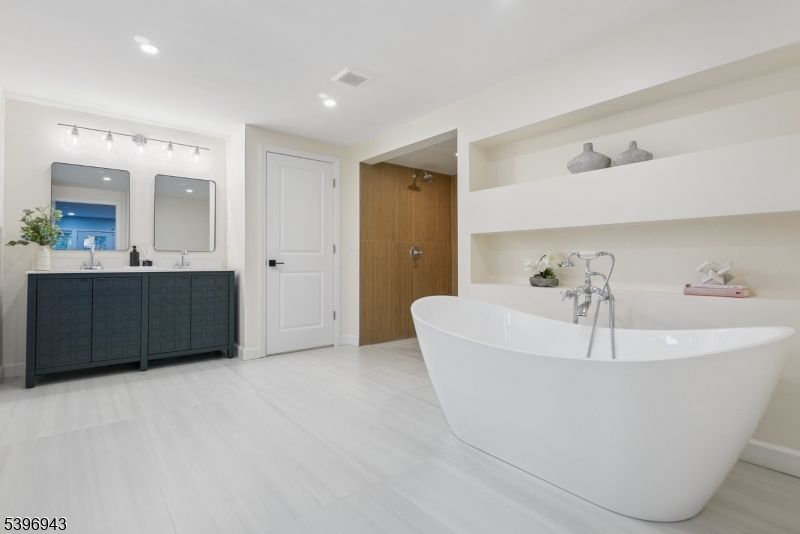 Bathroom, Free Standing Baths, Interior, Recessed Lighting